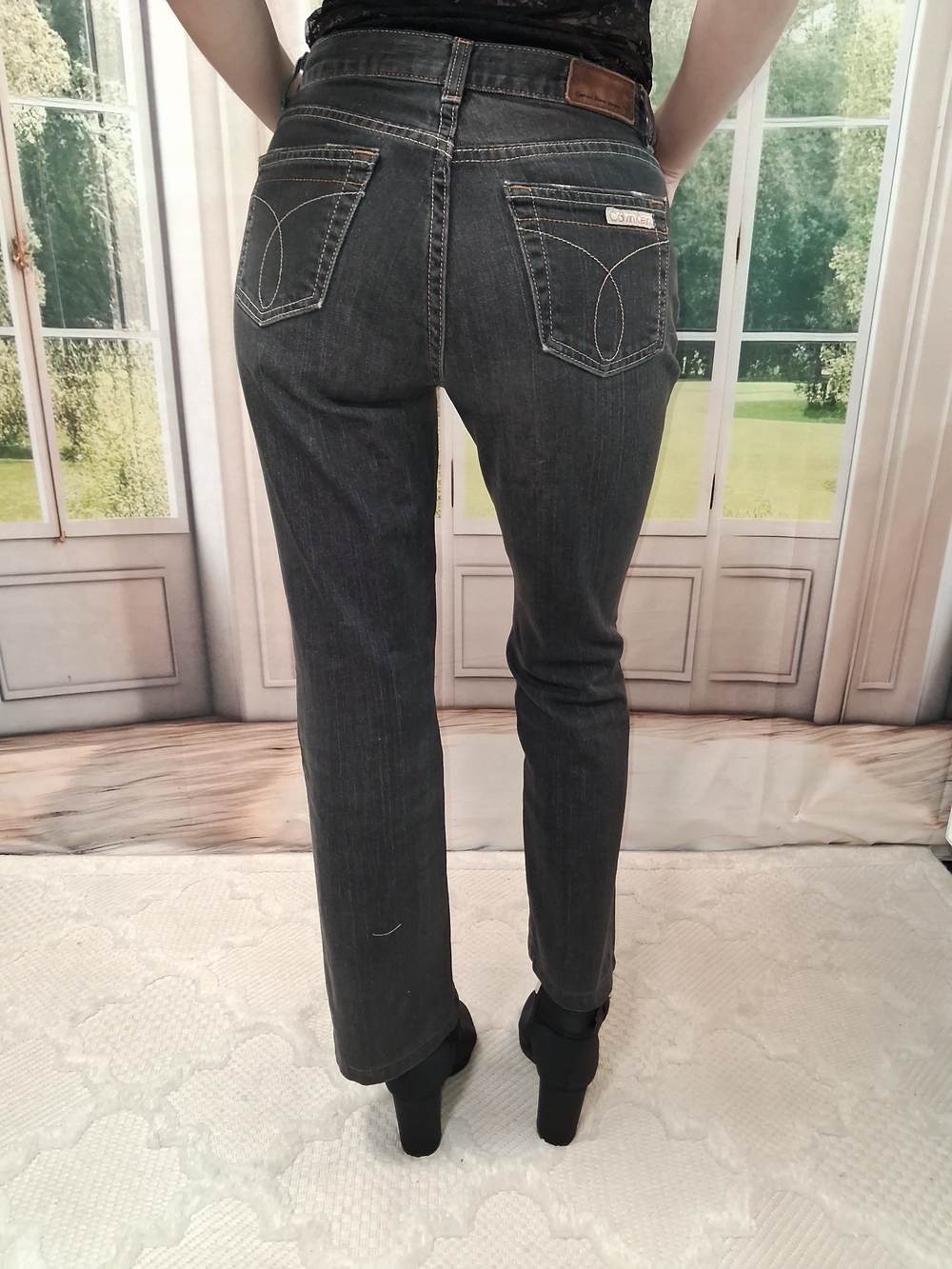 Calvin Klein Size 2 Blackwater EUC straight leg, high waisted